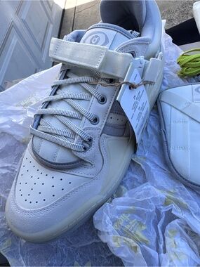 adidas Men's Light Gray and White Strap Lace Sneakers